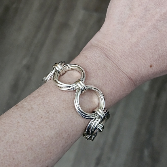 ⭐️FINAL SALE!⭐️ Silpada Sterling Silver Circle Link Toggle Bracelet B1235 - Picture 12 of 13